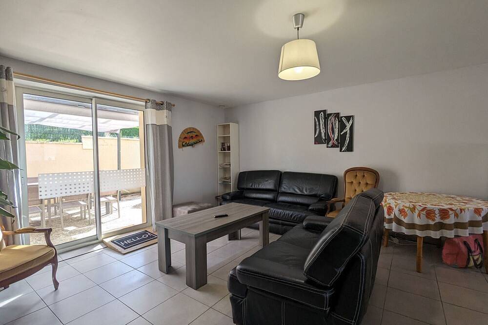 Chambre confortable avec salle d'eau privative, cuisine et salon communs, petit-déjeuner inclus. in Neuvy-Saint-Sépulchre, Région de La Châtre