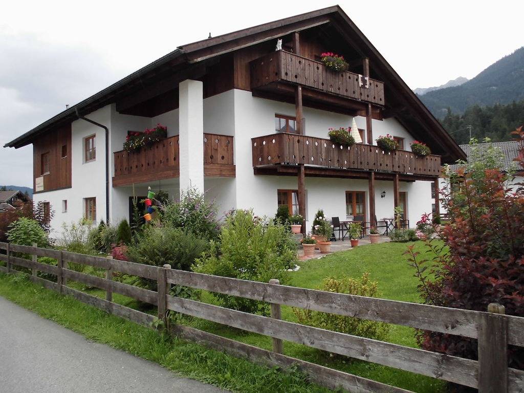 Ferienwohnung in Krün mit Schwimmbecken in Krün, Bayerische Alpen