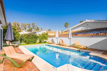 Villa pour 8 Personnes dans Vilas de Costalita, Estepona, Photo 1