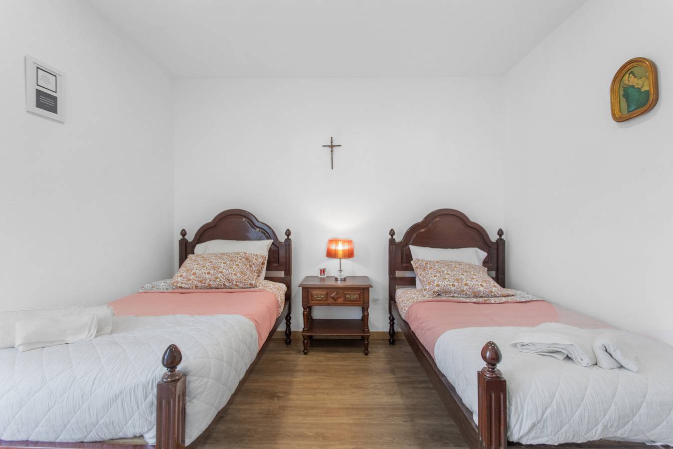 Zimmer 'Santo Agostinho' mit Gemeinschaftsterrasse, Gemeinschaftsgarten und Wi-Fi in Fátima, Santarém Distrikt