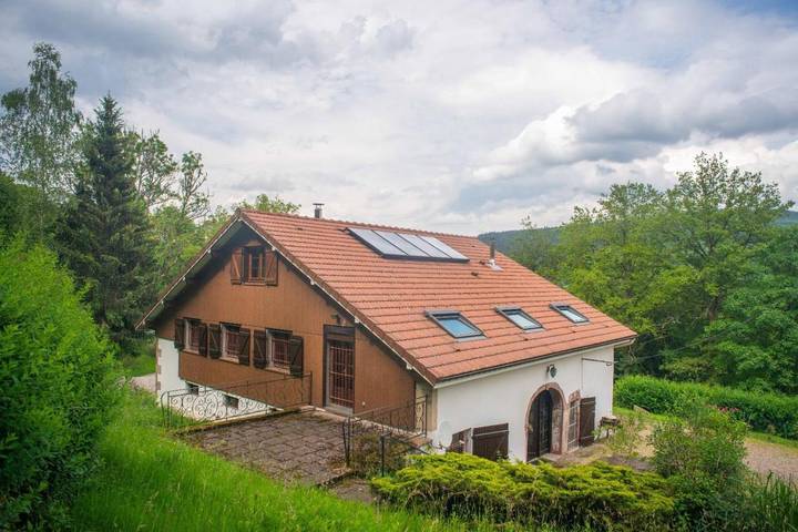 Location de vacances pour 12 personnes, avec balcon ainsi que vue et jardin, adapté aux familles à Dommartin-lès-Remiremont - 2