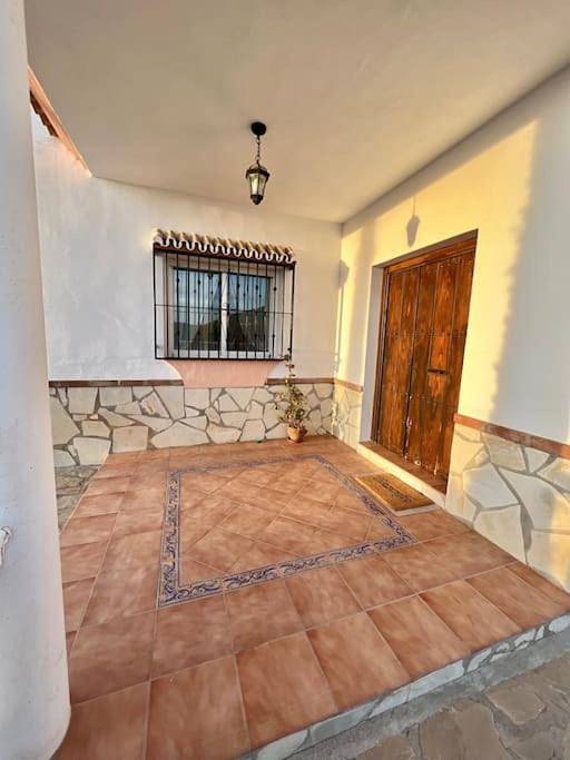 Casa rural para 8 personas, con piscina y jardín además de vistas al lago y vistas en Viñuela - 3