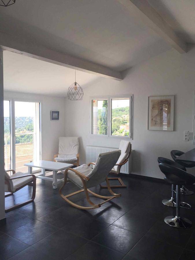 Appartement entier, 3 pièces dans le ciel in Gattières, Côte méditerranéenne (France)