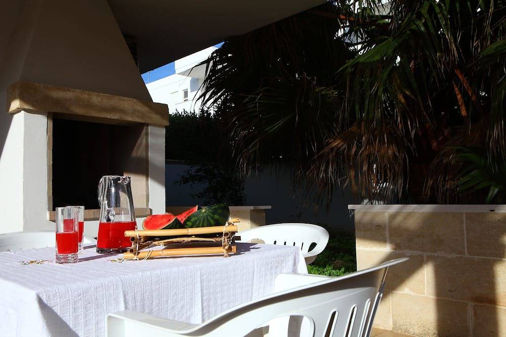 Ganze Wohnung, Komfortables Mini-Studio 2 Plätze mit Garten 100 vom Strand und dem Zentrum entfernt in Lido Mania, Ugento