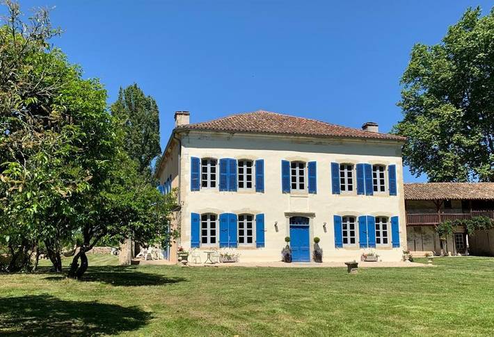 Location de vacances pour 34 personnes, avec Terrasse et Jardin ainsi que Piscine et Vue à Samadet