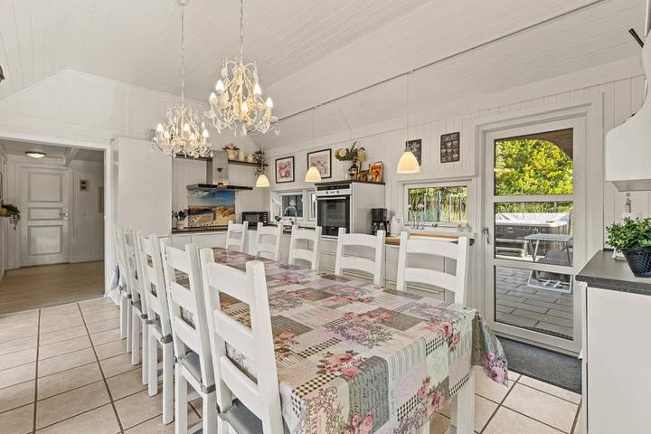 Familienfreundliches Ferienhaus mit Pool, Sauna und Spa in Blåvand in Blavand, Varde