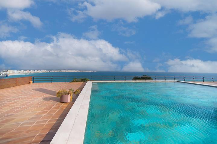 Ferienwohnung für 4 Personen, mit Terrasse und Garten sowie Pool und Ausblick in Calonge