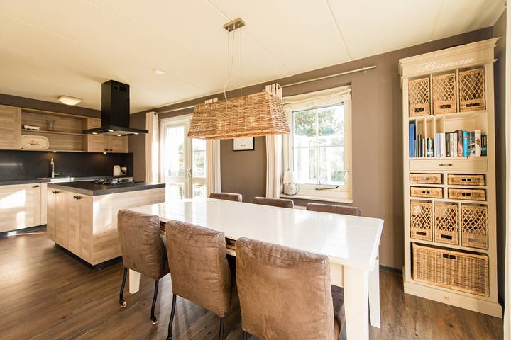 Ferienhaus für 6 Personen, mit Balkon/Terrasse und Whirlpool sowie Terrasse und Garten in Friesland - 4