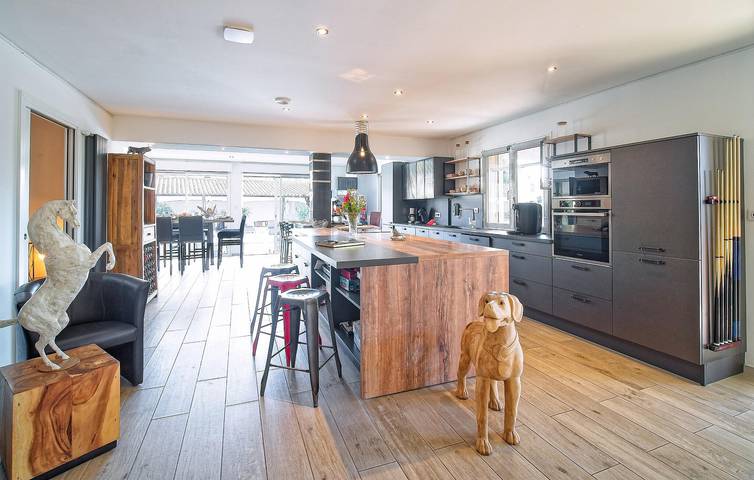 Beheiztes Pool-Apartment mit Parkplatz & Internet - Saint-Martin 1km in Saint-Martin-de-Crau, Mittelmeerküste (Frankreich)