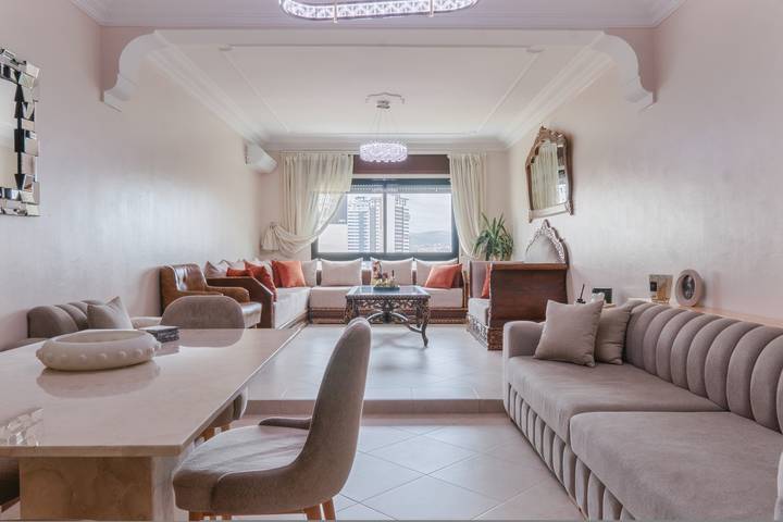 Vacation apartment for 6 people, with ocean view and balcony, kid friendly in Tangier