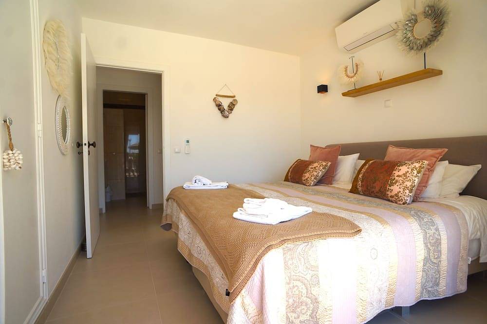 Charme Salema Villa - Oceanview - Privater Pool - Klimaanlage in Salema, Naturpark Südwest-Alentejo und Costa Vicentina