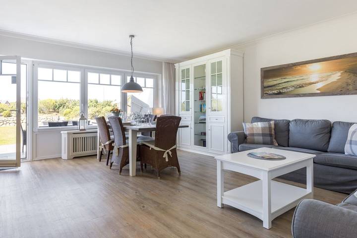 Beste Lage zwischen Dünen und Dorfteich. Tolles Grundstück und viel Platz. in Wenningstedt, Sylt