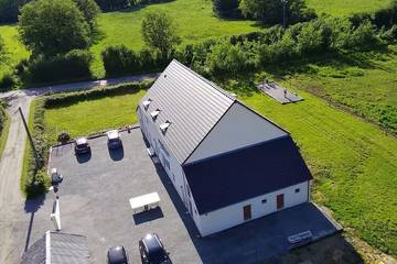 Gîte pour 12 personnes, avec jardin dans Lys-Saint-Georges
