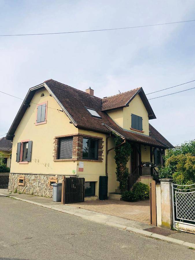 Gîte pour 10 personnes, avec vue et terrasse à Baldenheim