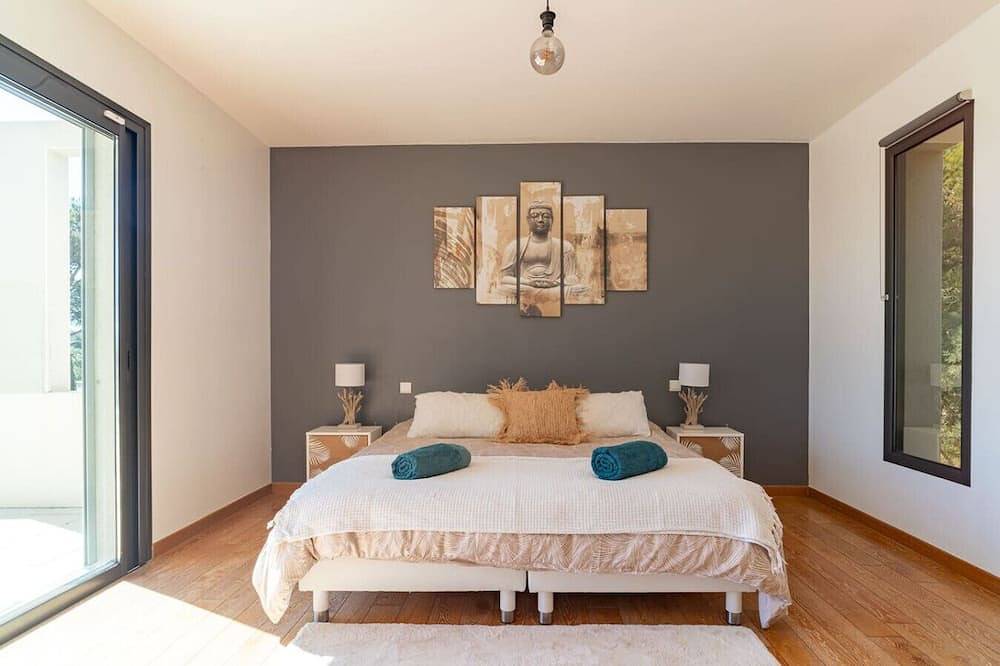 Contemporary Villa with infinity pool in Saint-Gély-du-Fesc, Montpellier region