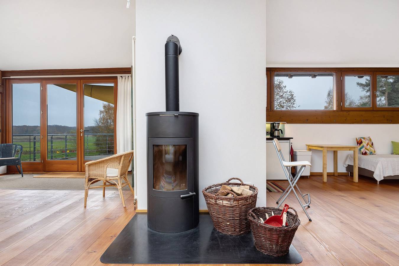 Ganze Wohnung, Ferienwohnung 'Atelierwohnung Hof Kranichmoor' mit Privatterrasse, Gemeinschaftsgarten und Wi-Fi in Horst, Naturpark Lauenburgische Seen