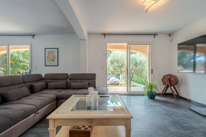 Villa “Tourterelle” con piscina, vista montagne, Wi-Fi e aria condizionata in Sarrians, Vaucluse