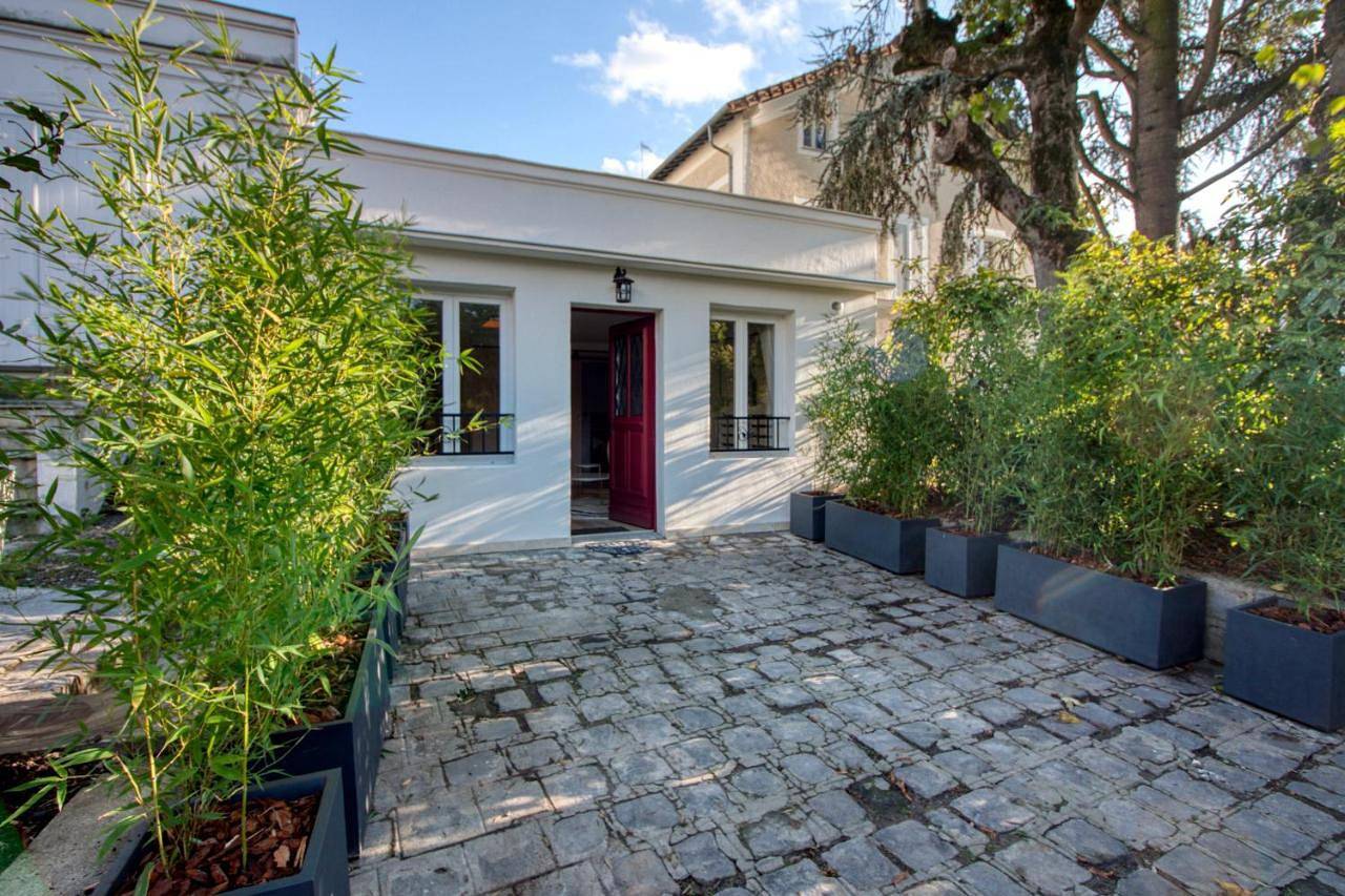 Appartement entier, One-Bedroom Apartment in Enghien-les-Bains, Val-d'Oise