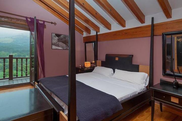 Casa rural para 10 personas, con piscina además de vistas y jardín, Se admiten mascotas en Valle del Miera - 3