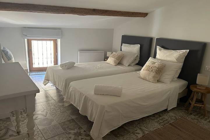 Spacious and comfortable house with patio in Roujan, Costa mediterránea (Francia)