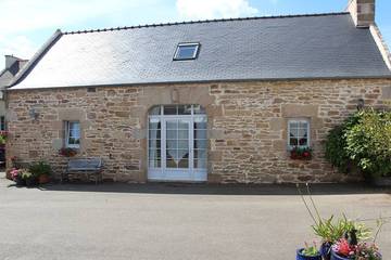 Gîte pour 5 personnes, avec terrasse et jardin à Plozévet