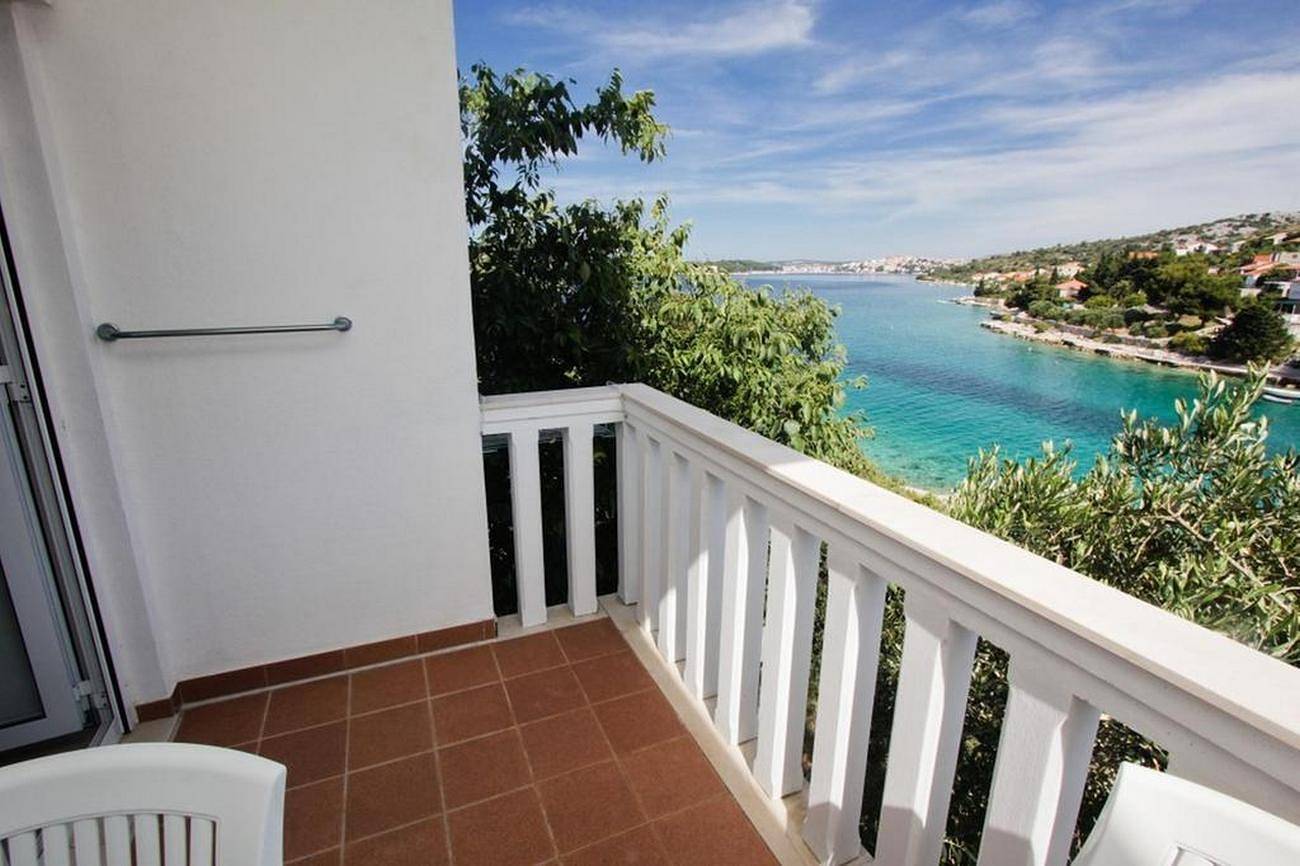 Ganze Wohnung, 1-Zimmer-Ferienwohnung am Strand Bucht Kalebova Luka, Rogoznica A-23548-b in Razanj, Šibenik-Knin
