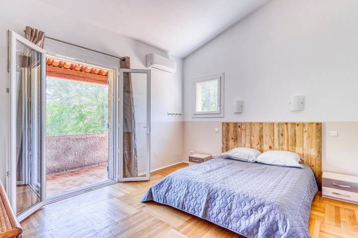 Location de vacances pour 6 personnes, avec terrasse ainsi que piscine et jardin à Draguignan - 4