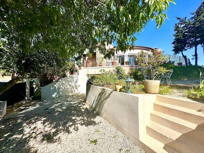 Villa pour 8 personnes, avec Balcon et Terrasse ainsi que Jardin et Vue à Bandol