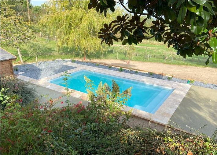 Gîte pour 15 personnes, avec terrasse ainsi que piscine et jardin, animaux acceptés
