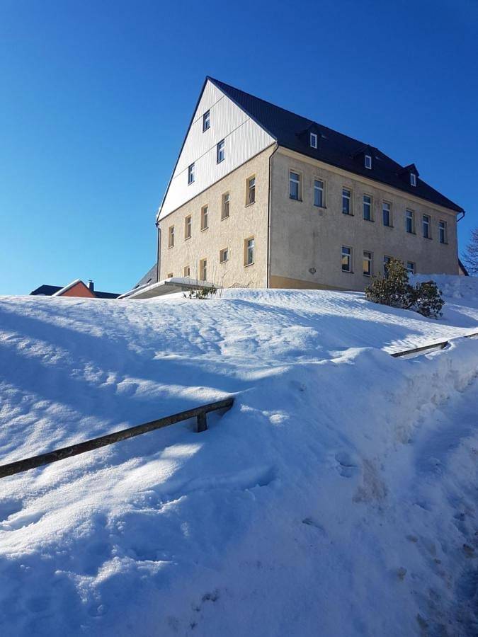 Ferienwohnung für 3 Personen, mit Terrasse und Garten im Erzgebirge