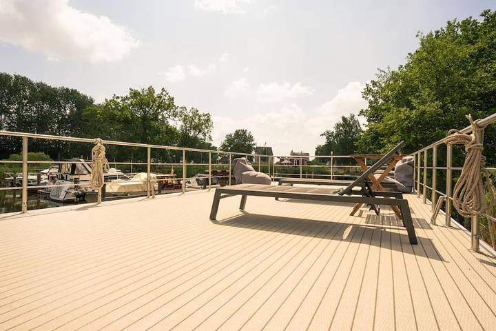 Boot für 4 Personen, mit Balkon und Terrasse sowie Garten und Seeblick in Mecklenburg-Schwerin