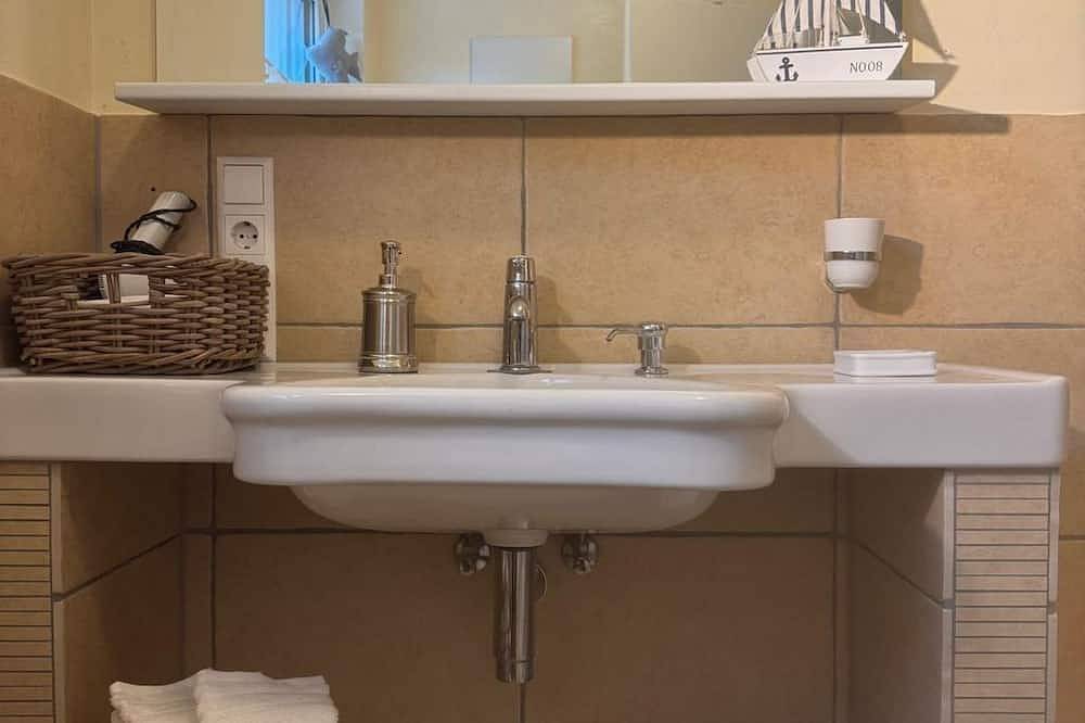 Ganze Wohnung, Appartment \"Maritim\" mit großer Terrasse - Gästehaus Ina-Maria in Obernhof, Lahn-Taunus