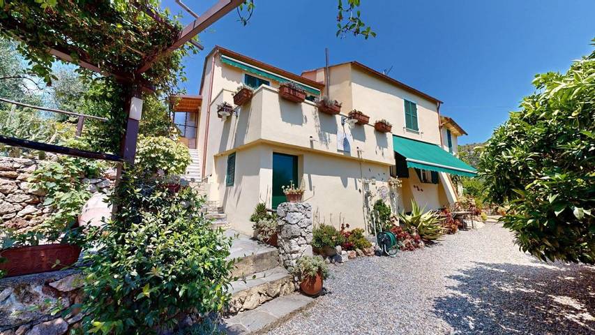BnB für 4 Personen, mit Garten und Ausblick sowie Pool und Sauna, mit Haustier in Finale Ligure Gemeinde