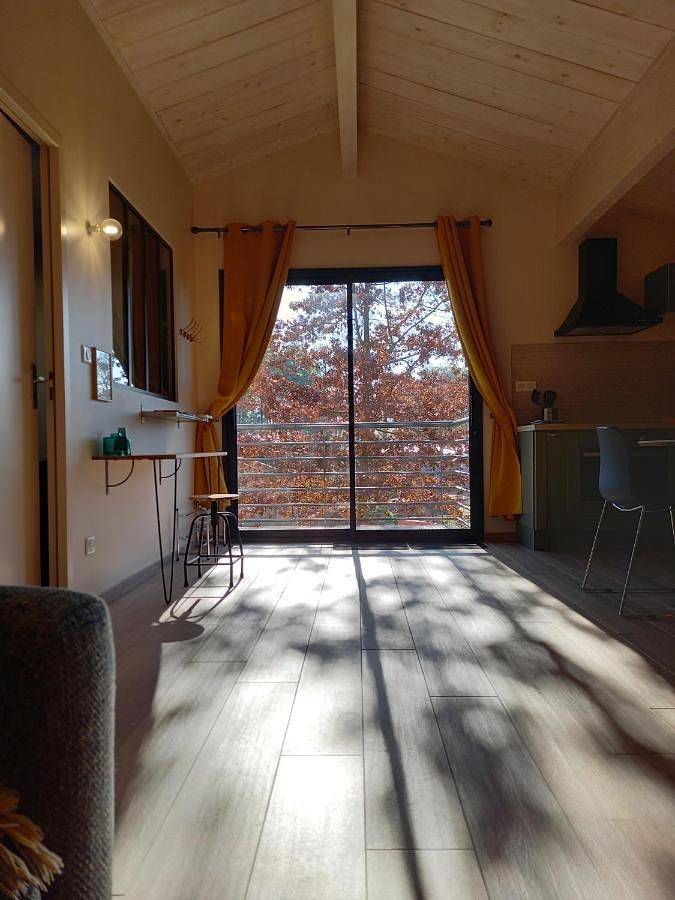 Appartement entier, Two-Bedroom Apartment in Chaintré, Région de Mâcon