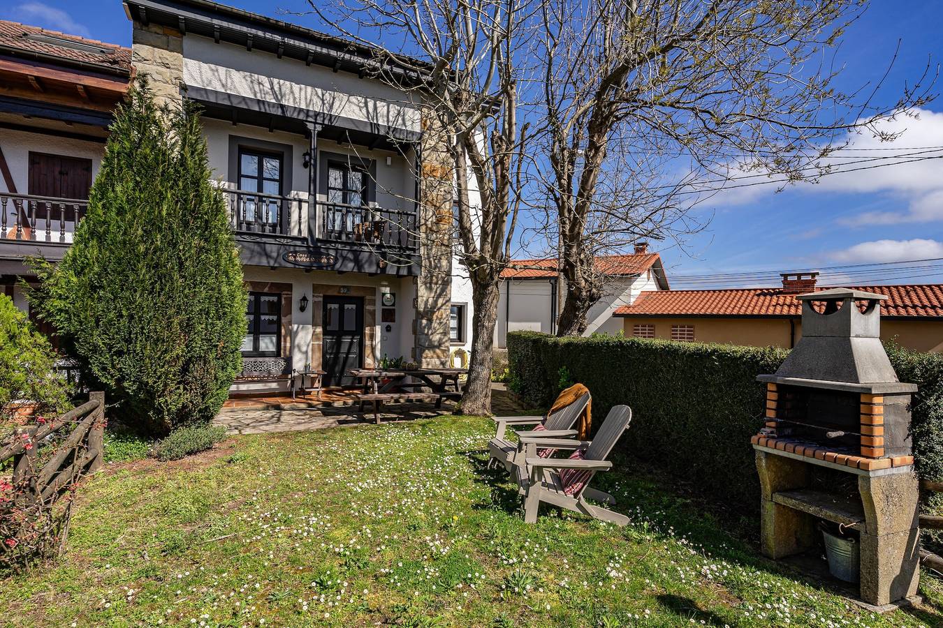 Casa rural 'Casa Rosaura' con vistas a la montaña, terraza privada y Wi-Fi in Cabranes, Costa Verde