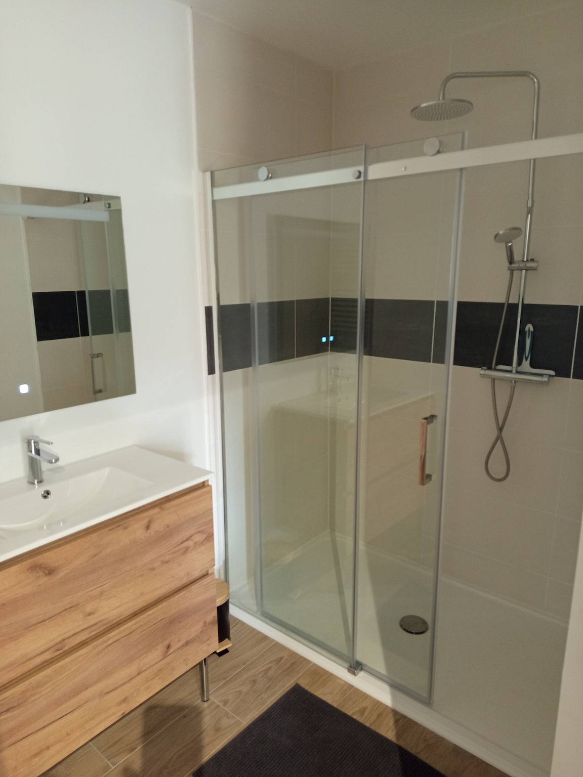 Studio entier, Studio '4' avec terrasse privée, jardin commun et Wi-Fi in Hanvec, Région de Brest