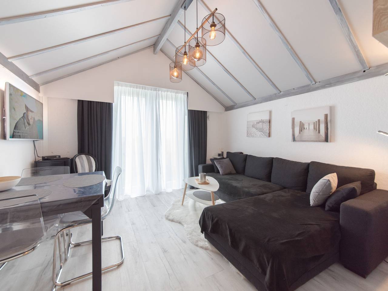 Entire apartment, La Bella Vita parking and shared pool in De Haan, Belgian Coast