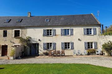 Gîte pour 8 personnes, avec piscine ainsi que jardin et terrasse dans Moulins en Bessin