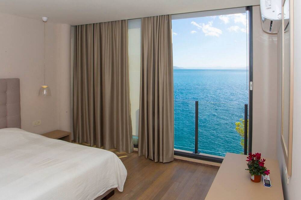 Villa Puntien am Meer mit privatem Pool in Drvenik, Makarska rivijera