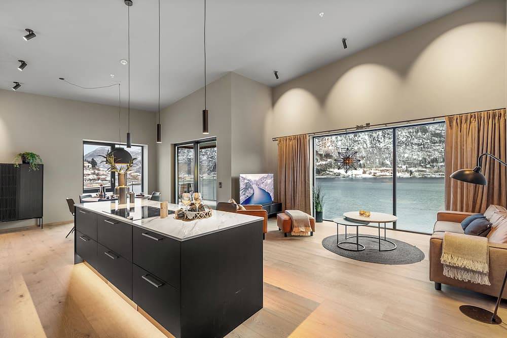 Entire apartment, Penthouse with amazing fjord view in Sognefjord