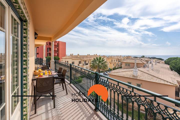 Casa de férias para 6 pessoas, com piscina e varanda em Praia da Oura