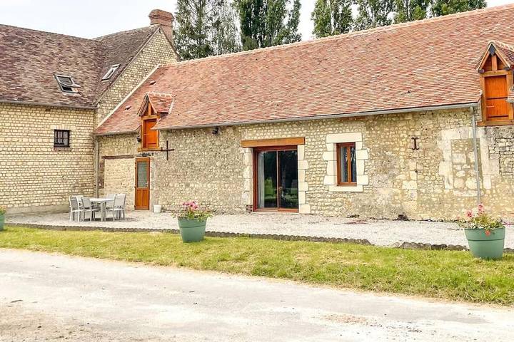 Gîte pour 5 personnes, avec terrasse à La Mesnière
