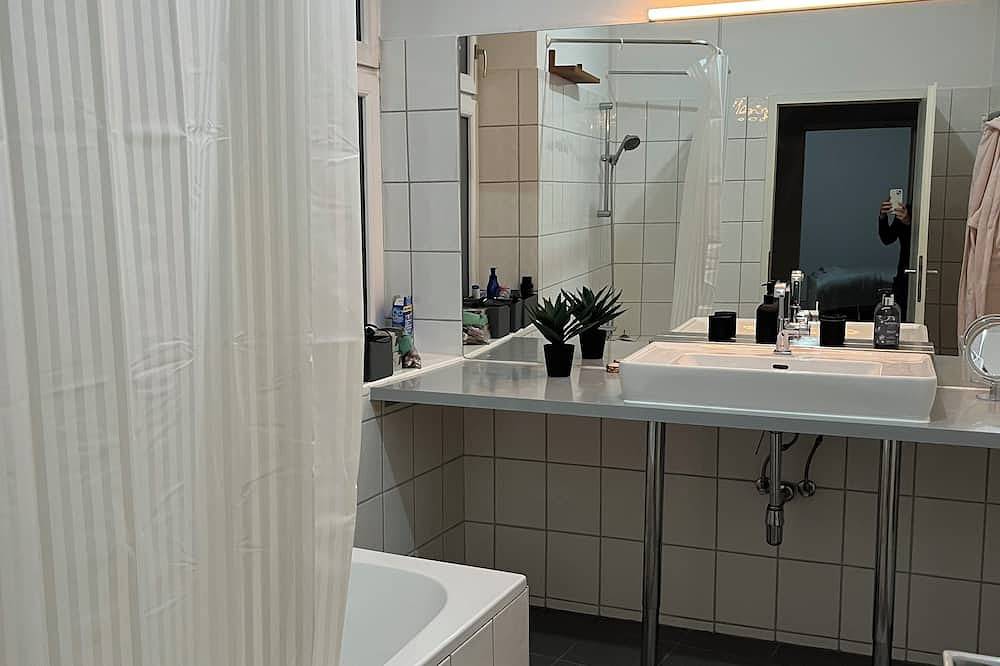 Ganze Wohnung, Traumhaft großzügige Altbauwohnung direkt beim Naschmarkt. 5 min zum Karlsplatz! in Wieden (Wien Bundesland), Wien