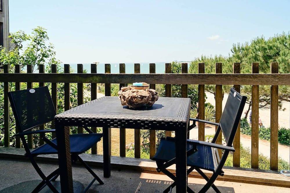 Entire apartment, 35 m² apartment with balcony and sea view! in La Rochelle, La Rochelle region