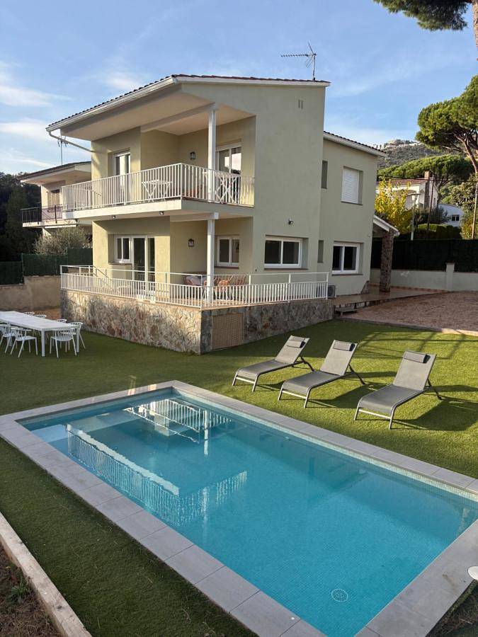 Casa rural para 10 personas, con Balcón y Terraza además de Jardín y Piscina en Platja d'Aro
