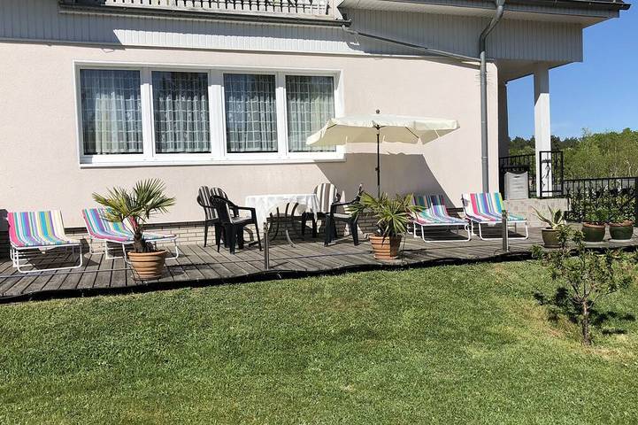 Ferienwohnung für 6 Personen, mit Garten und Sauna sowie Terrasse in der Feldberger Seenlandschaft