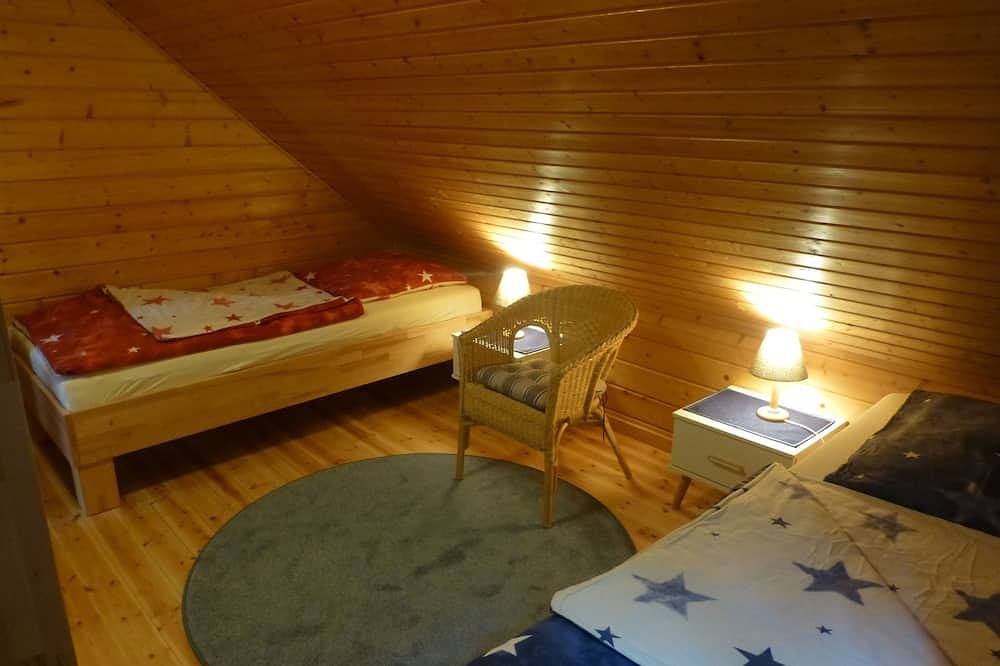 Ganze Wohnung, Gemütliches Holzhaus am Rand des Feriendorfs - Holzferienhäuser im in Hasselfelde, Harzvorland