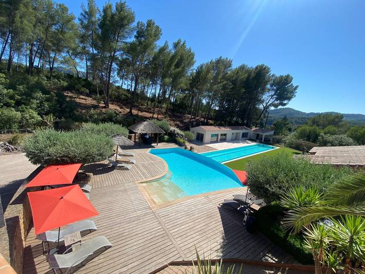 Gîte pour 2 personnes, avec Jacuzzi ainsi que Jardin et Piscine dans le Var