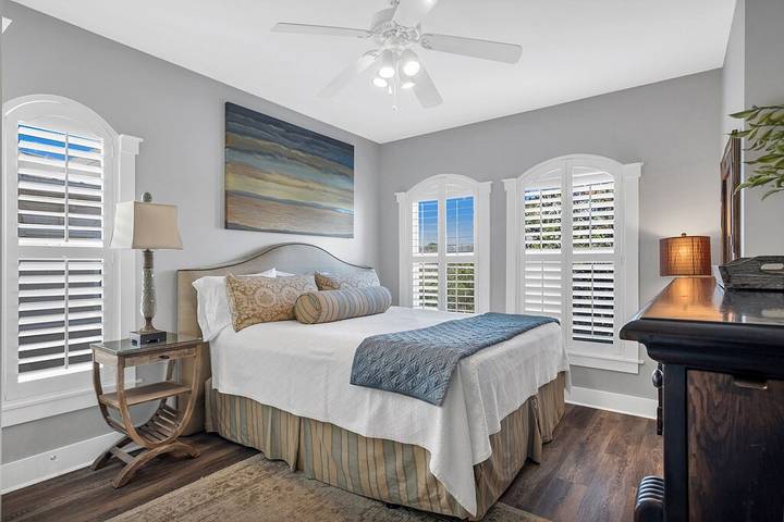 Vacation rental for 8 people, with pool and balcony the Florida Panhandle