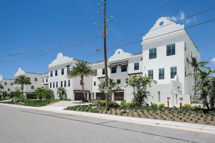 Vacation rental for 10 people, with hot tub and balcony as well as pool in Pinellas County